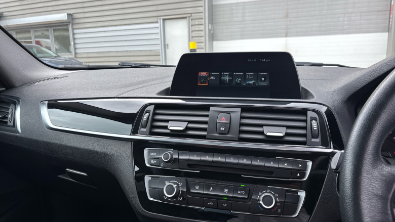 BMW 2 Series 218i Sport 2dr [Nav] Petrol Coupe